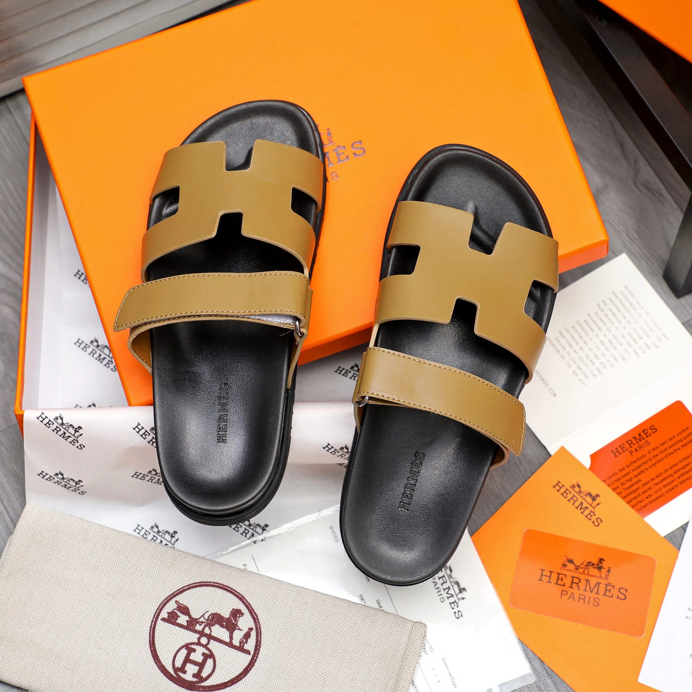 Men's shoes 💰340 Product trademark: Hermes "Hermes" Couple's slippers Regular size: 36-46 Product materials: Selected high-quality cowhide upper, microfiber lining, original outsole